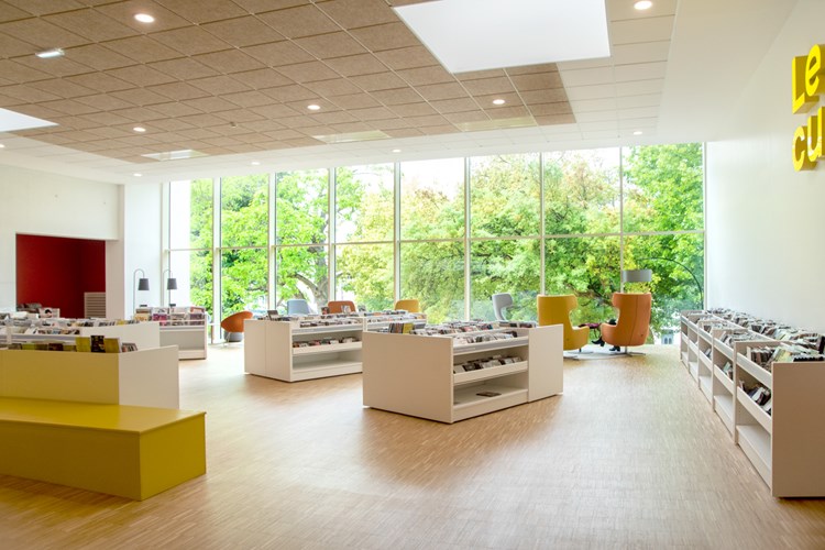 Biophiles Bibliotheksdesign (Pierre Moinot à Niort, Frankreich).